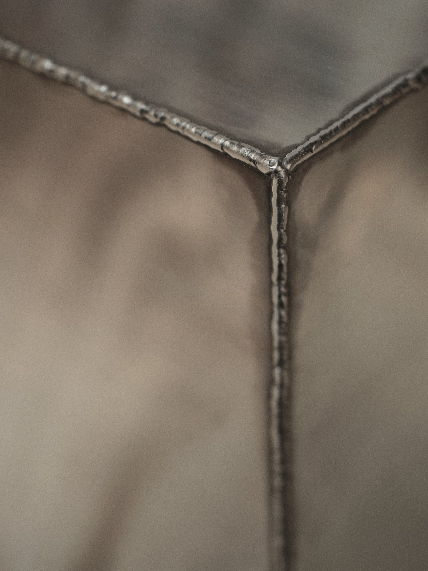 Ferm-Living-Ferra-Coffee-Tables-Stainless-Steel-miljo-1