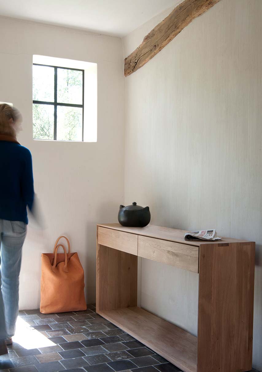 Nordic Konsolbord i lantlig hus