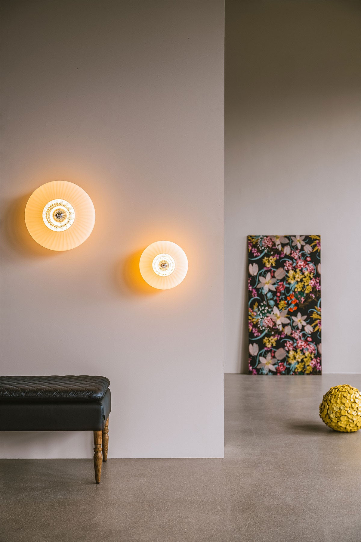 New Wave Optic vägglampa Opal, storlek M och XL.