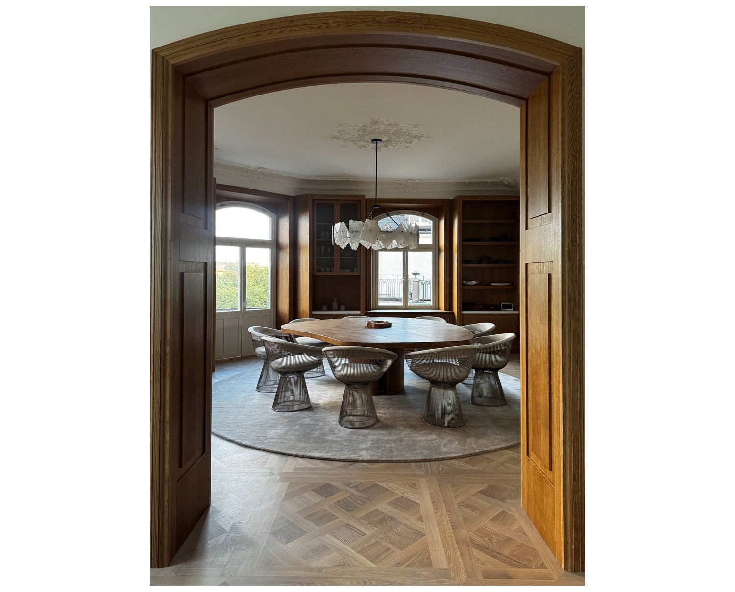 Liljehok Round Wool Rug Beige från Tinted Objects.
