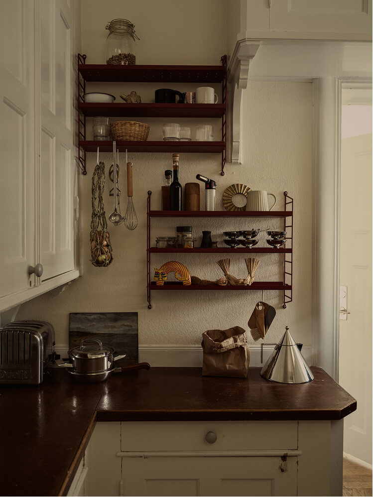 string-pocket-oxtorgsrod-red-kitchen-lifestyle-01