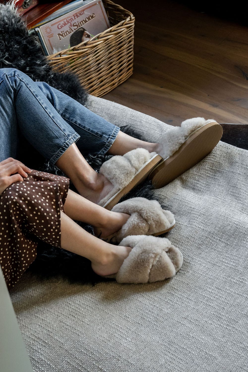 Lovisa-Tofflor-Miljo-1.jpg Lovisa Fårskinnstofflor Creme i olika storlekar