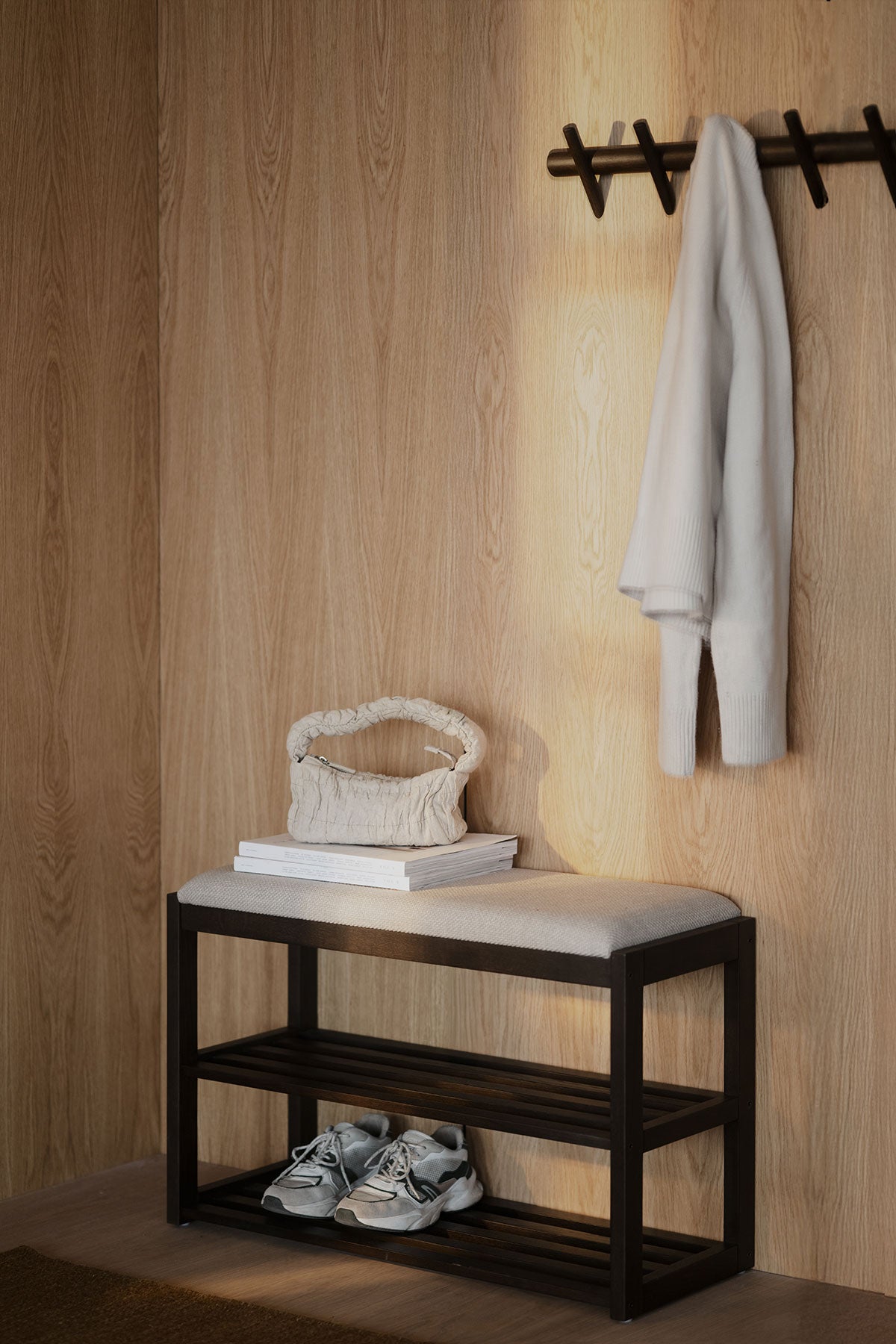 Rowico-Hillmond-Hanger-5-Hooks-Hillmond-Bench-Brown-Oak-Lifestyle