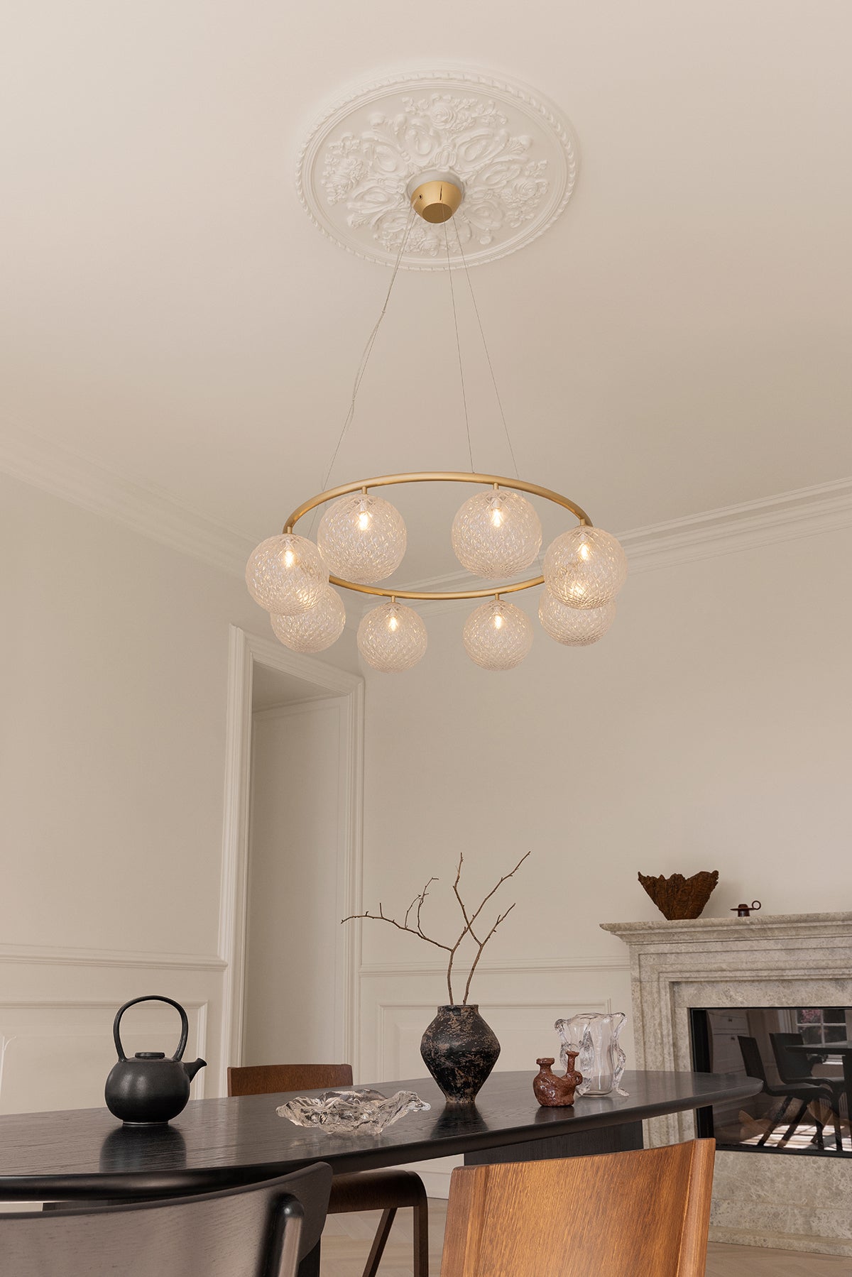 Nuura-Miira-8-Circular-Chandelier-Brass-Optic-Clear-Lifestyle