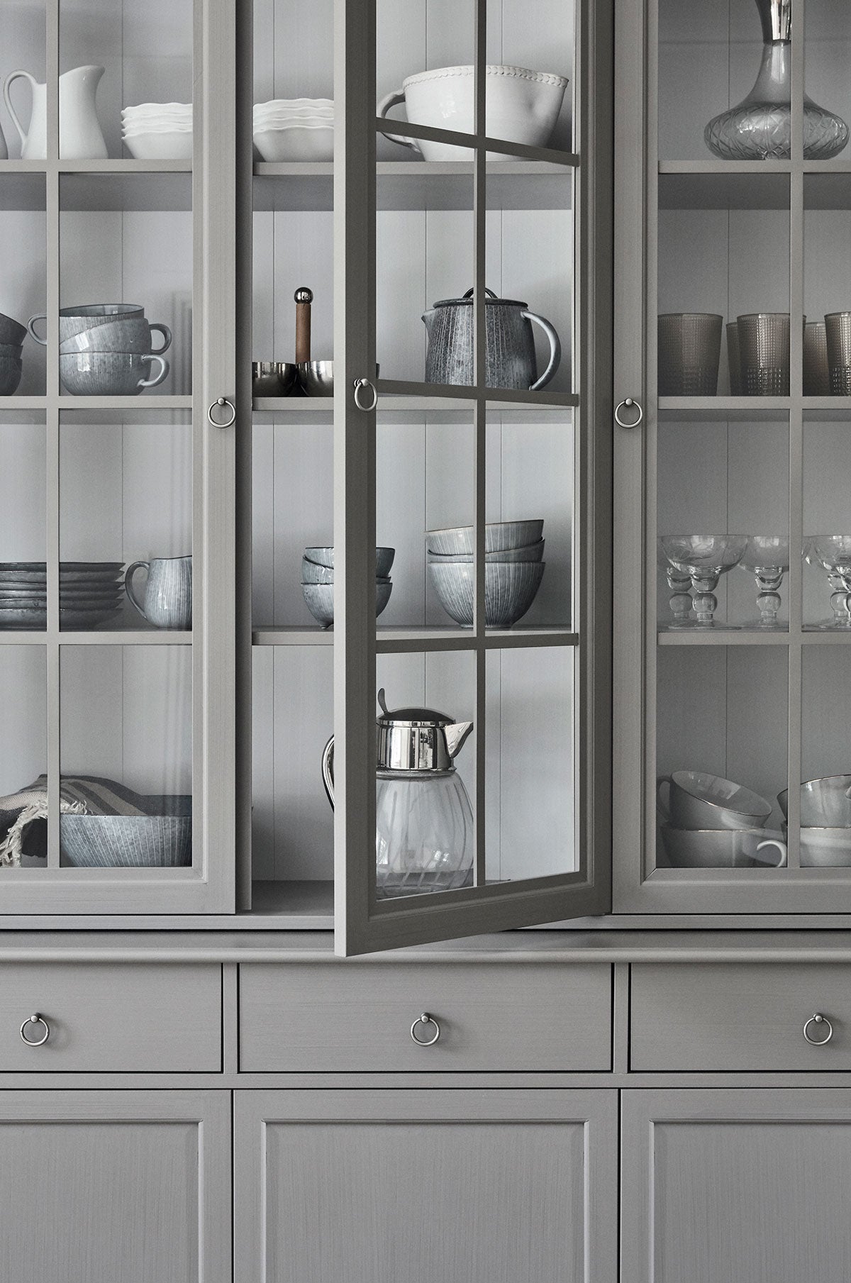 Englesson-Stockholm-Cabinet-Top-LED-Grey-Lifestyle-1.jpg Englesson-Stockholm-Cabinet-Top-LED-Grey-Lifestyle-1