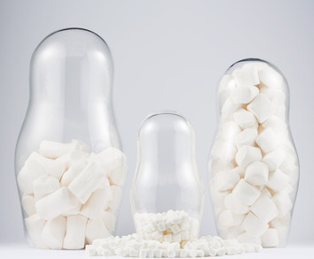 Baba i olika storlekar fyllda med marshmallows