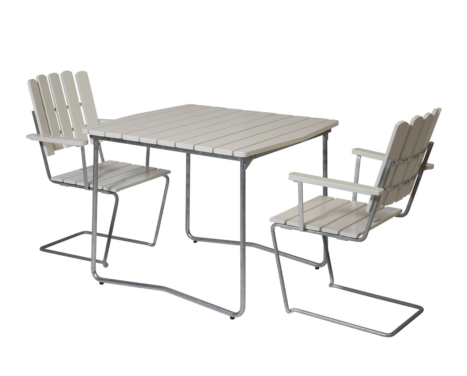 Matgrupp ett Bord B31 84 + två stycken Fåtölj A2 i vitlackad ek från Grythyttan