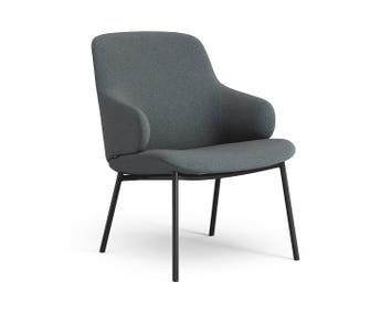 Fåtöljen Amstelle. Här visad med ben i svart metall, klädd i tyget Step 750.