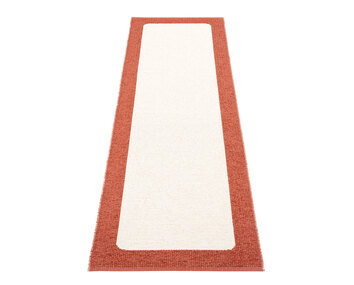 Pappelina Ilda Brick 70x240 centimeter