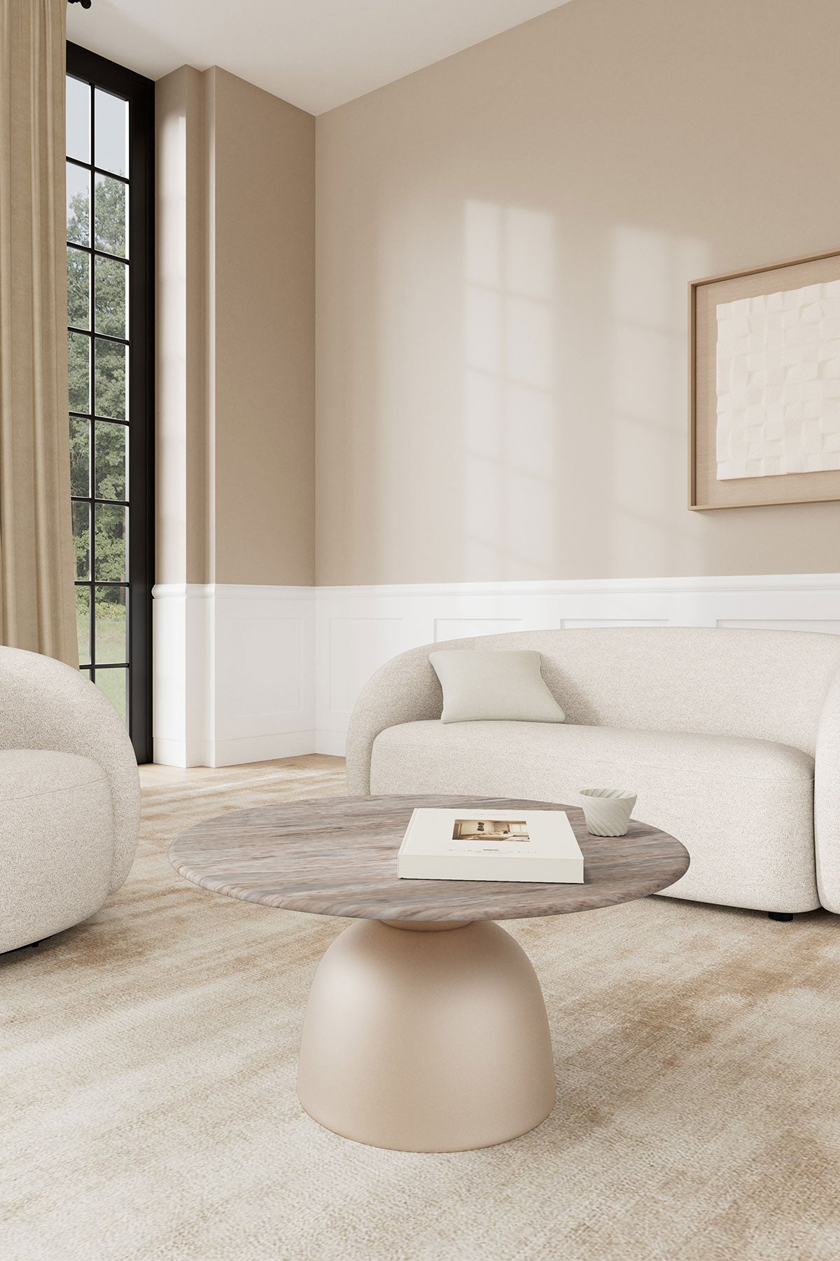 Ferrol soffbord i grå marmor med grå stålfot framför sofffa i vardsgsrum.