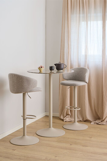 Actona Ella barstol Monza framför barbord. 