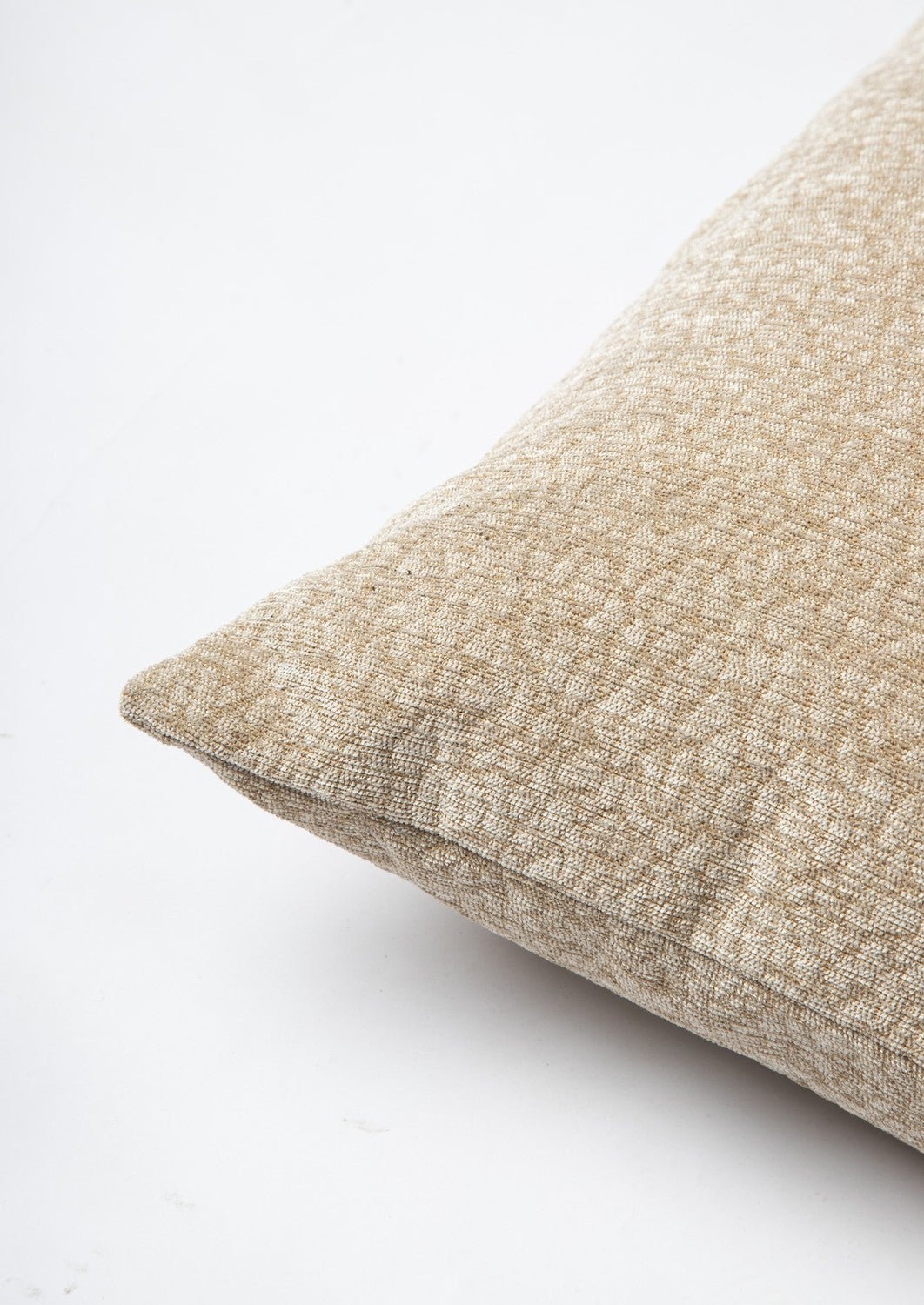 Laval Cushion Warm Beige från Tinted Objects.
