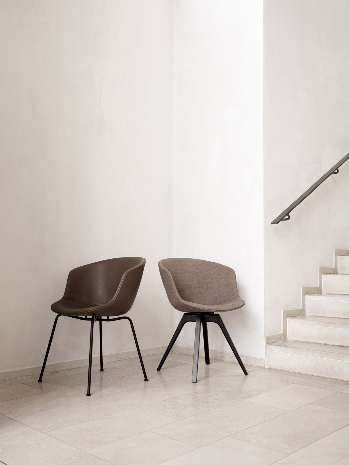 Mono V2: PG 10, Buttero Marrone | Mono V3: PG 7, Canvas 264