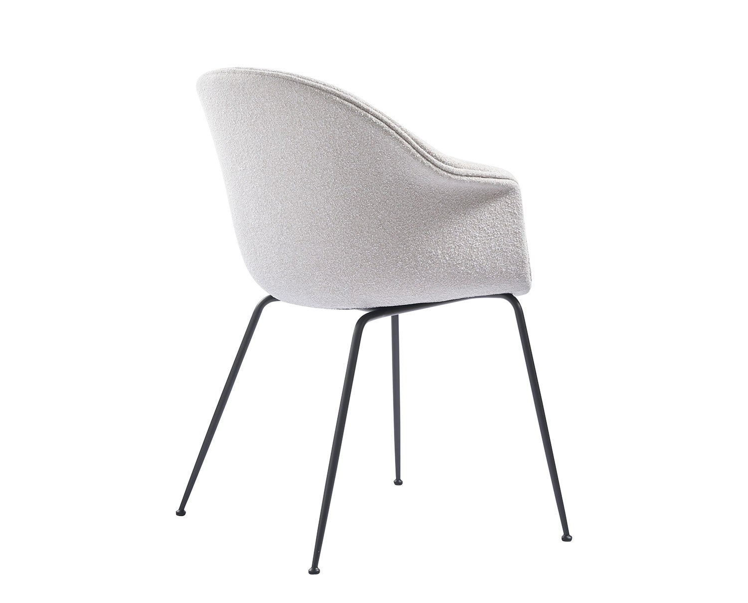 Bat Stol | Helklädd, Conic Metallben från Gubi