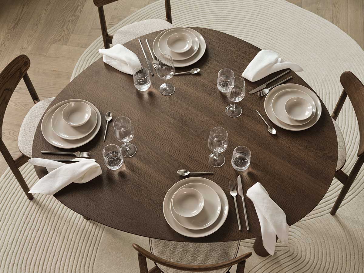 Bolia-Latch-Dining-Table-Dark-Oiled-Oak-Lifestyle-1