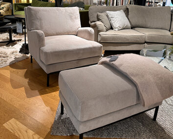 Howard-slim-fåtölj-med-pall