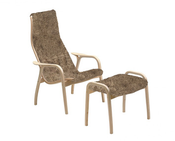 Lamino Fåtölj och fotpall i lackad bok klädd o fårskinn Sahara