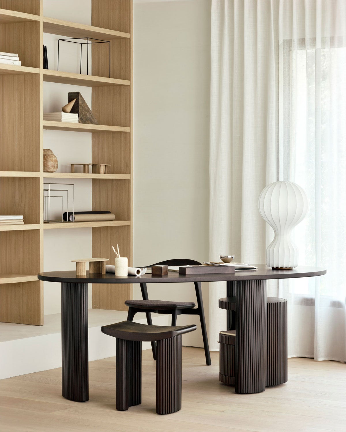Ethnicraft-Boomerang-Desk-Dark-Brown-Mahogany-200-Lifestyle