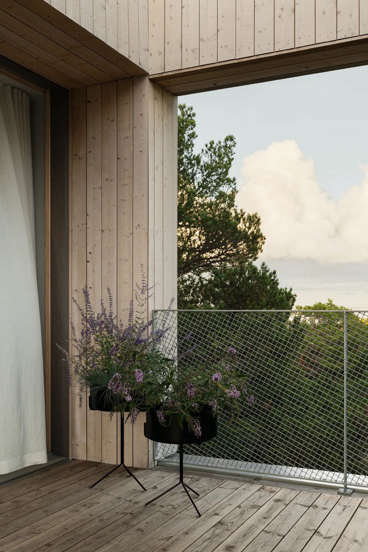 Miljöbild på Drum i olika höjder, stående på balkong