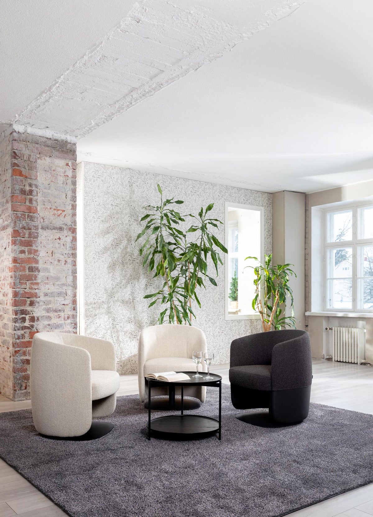 Miljöbild på fåtöljen Bonita.