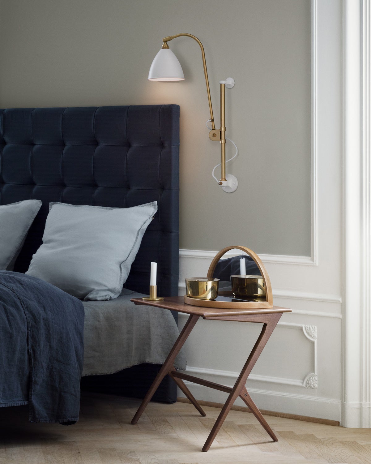 BL5_WallLamp_Brass_White