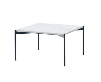 Soffbordet Plateau, med marmorskiva i White Carrara. Bilden visar storleken 60x60 centimeter.