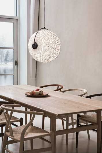 Caleo Pendel The Original över matgrupp i matsal