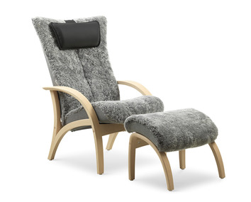 Delta Adventure Large Fåtölj med Fotpall i vitoljad ek klädd i fårskinnet Scandinavian Grey