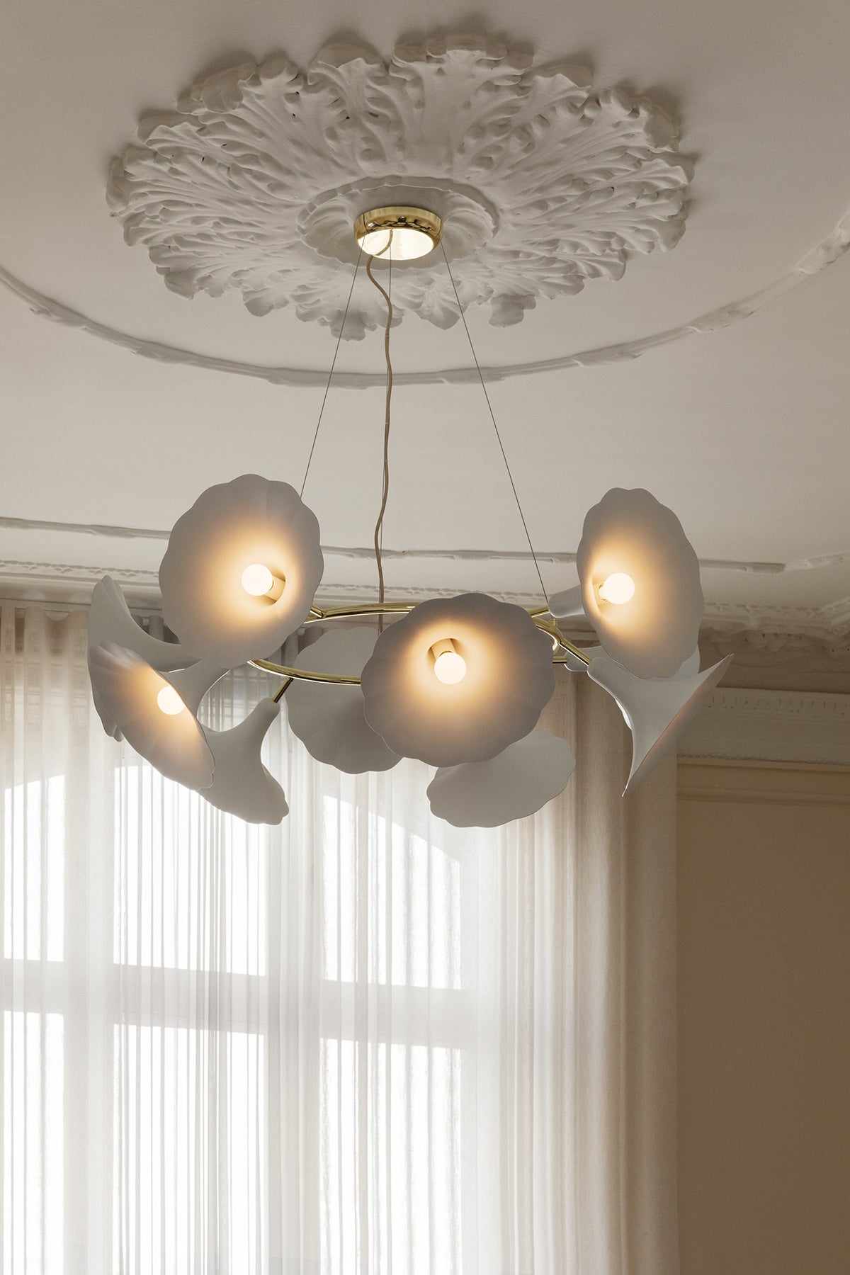 Nuura-Petalii-10-Chandelier-White-Polished-Brass-Lifestyle-1
