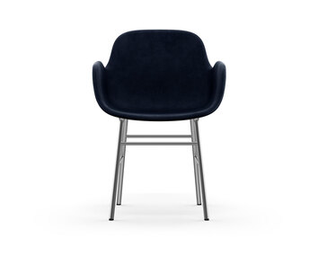 Form Karmstol Klädd i tyget City Velvet med ben i krom