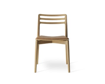 Vipp481 Cabin Chair i oljad ek och sandfärgat läder