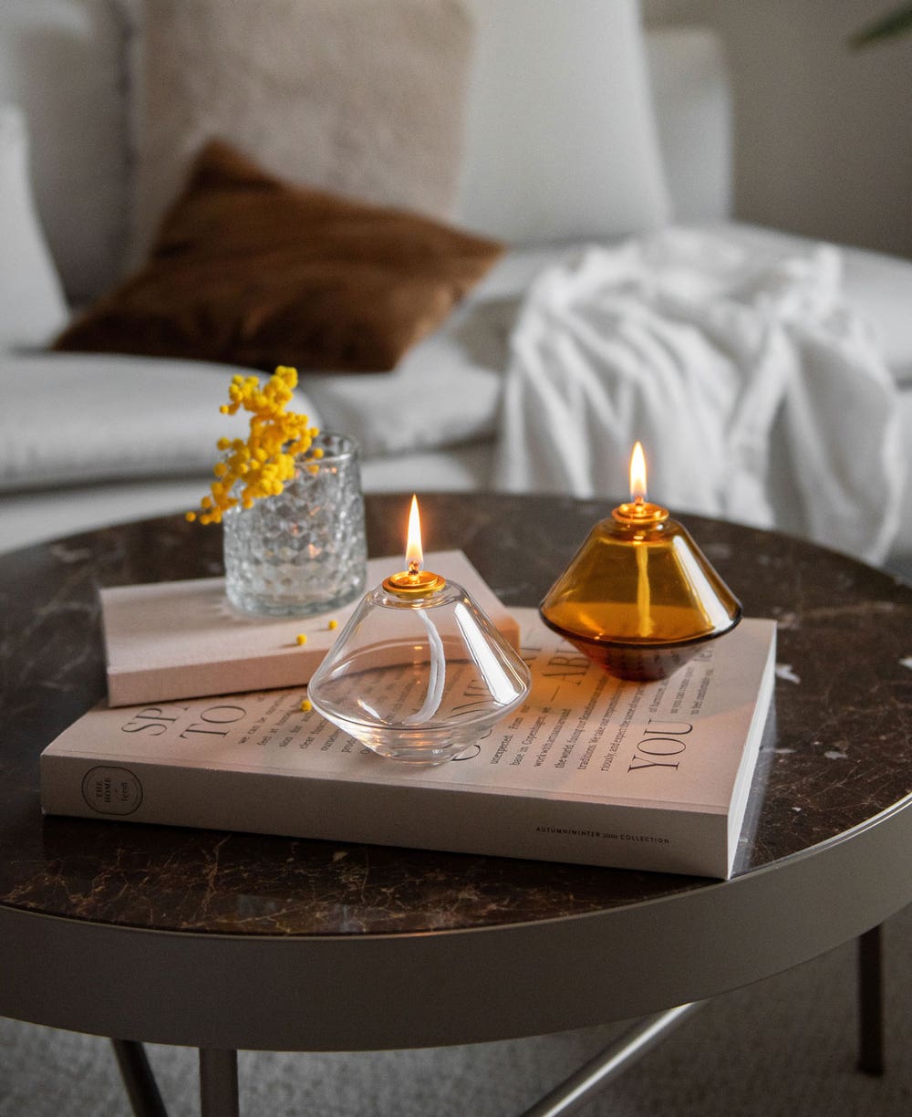 Aki-Oljelampa-Clear-Small-Miljo_1.jpg Aki oljelampor i färgerna Amber och Clear