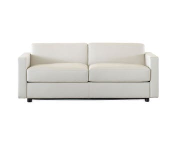 Bäddsoffan REM (Ej utbäddad). Bäddsoffan är klädd i lädret Arctic 00.