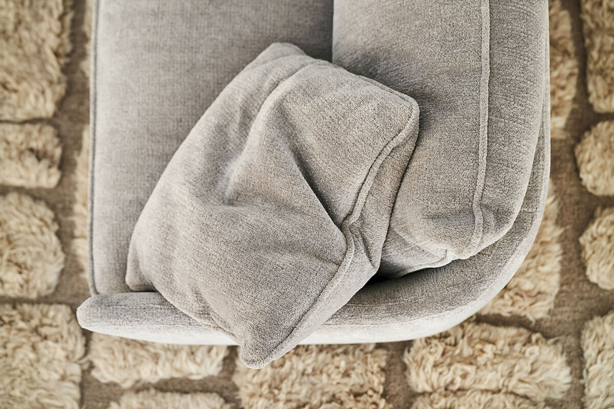 Julia-Soffa-3-seater-Sky-2-Light-Grey-Sits-Lifestyle