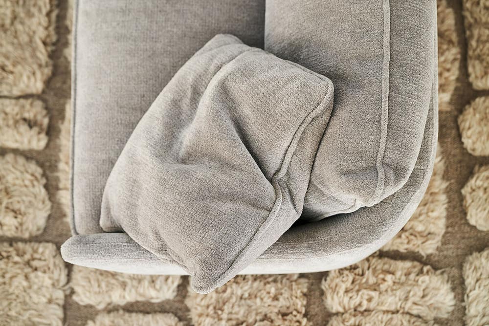 Julia-Soffa-3-seater-Sky-2-Light-Grey-Sits-Lifestyle.jpg Julia-Soffa-3-seater-Sky-2-Light-Grey-Sits-Lifestyle