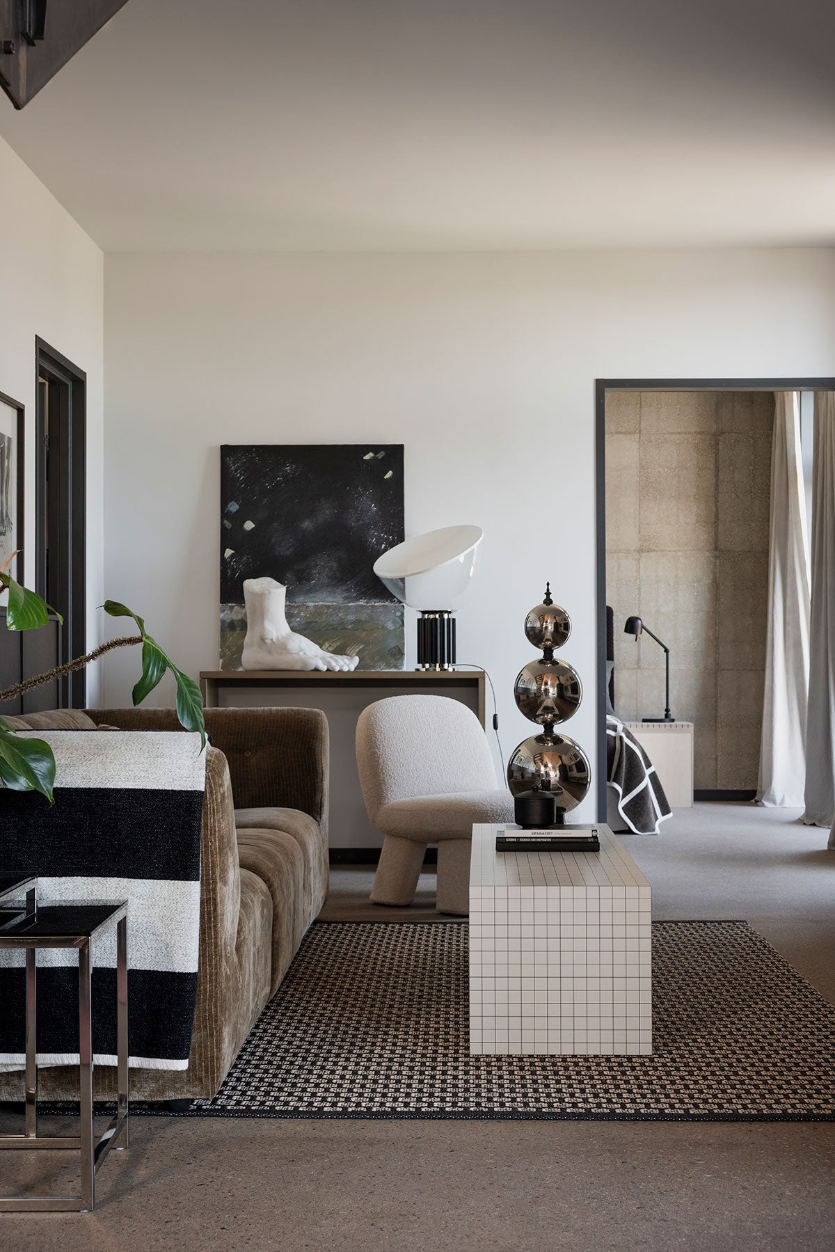 Pappelina-Mimi-Rug-Black-Lifestyle