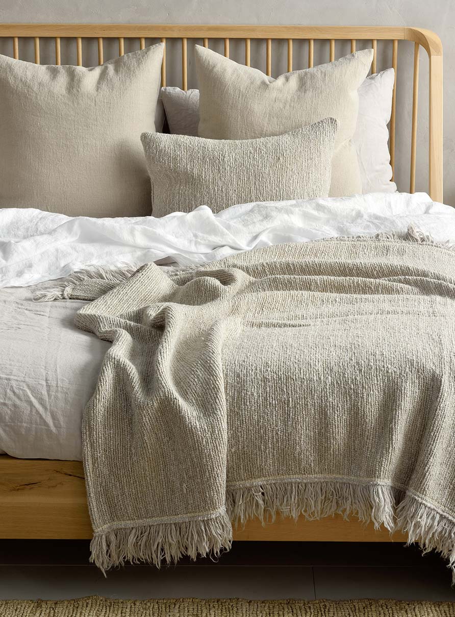 Spindle Sängram från Ethnicraft i ek