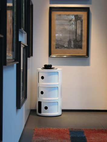 Componibili 3 lådor Vit under inramad tavla