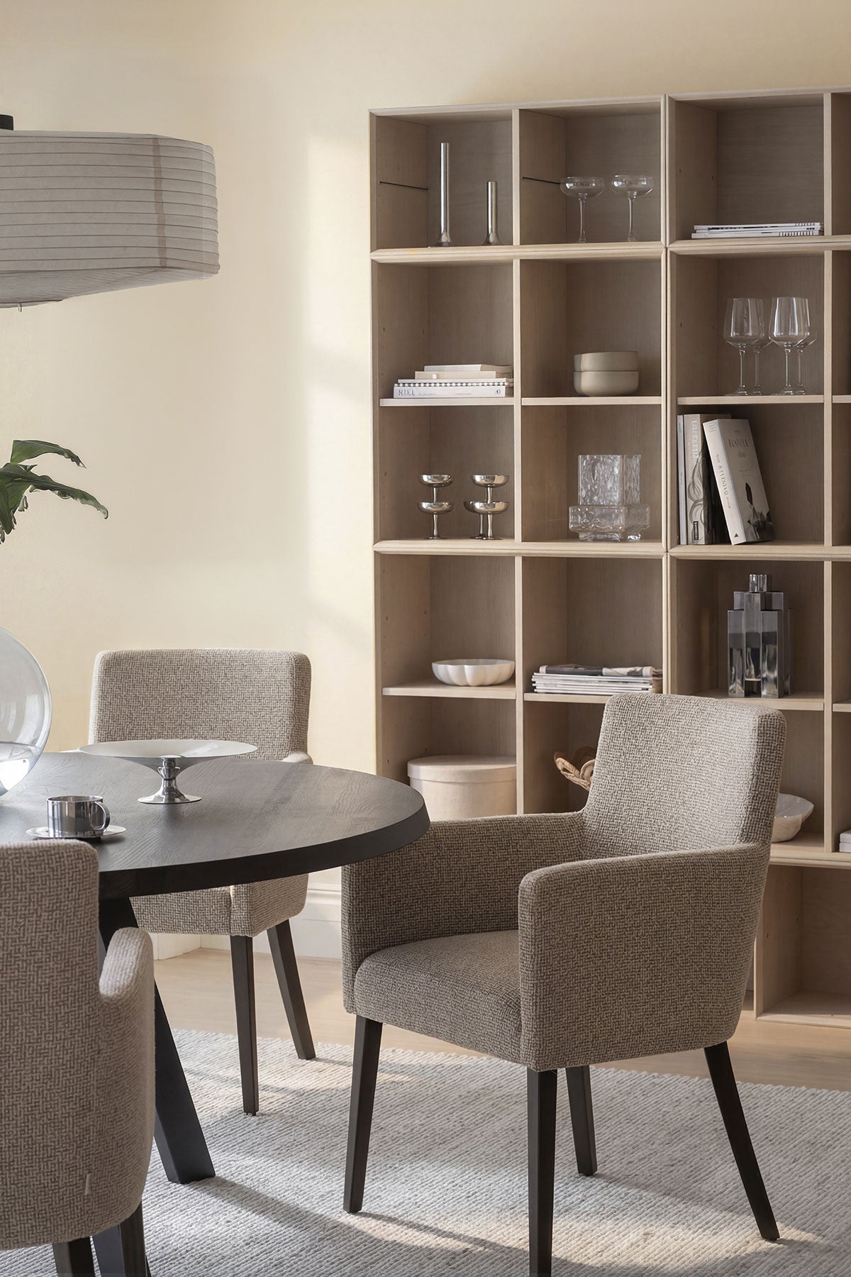 Rowico-Home-Hudson-Chair-Medium-Beige-Dark-Brown-Oak-Lifestyle-1
