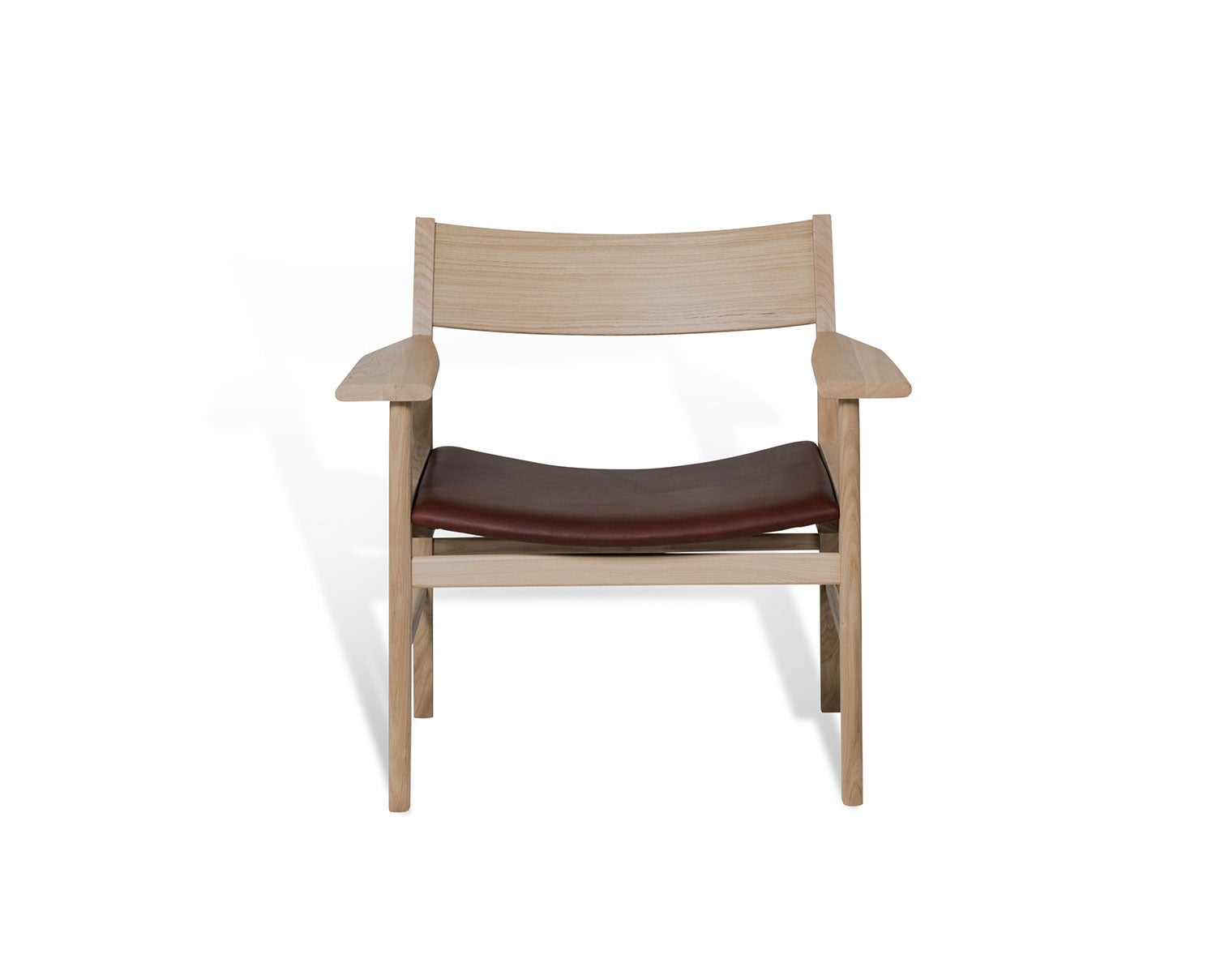 Siza Loungestol i vitpigmenterad ek med sits i Mocca Tärnsjöläder