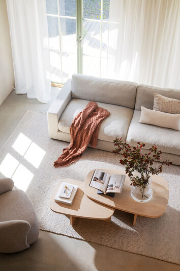 Billings Soffbord i vitpigmenterad ek i olika storlekar som satsbord i vardagsrum