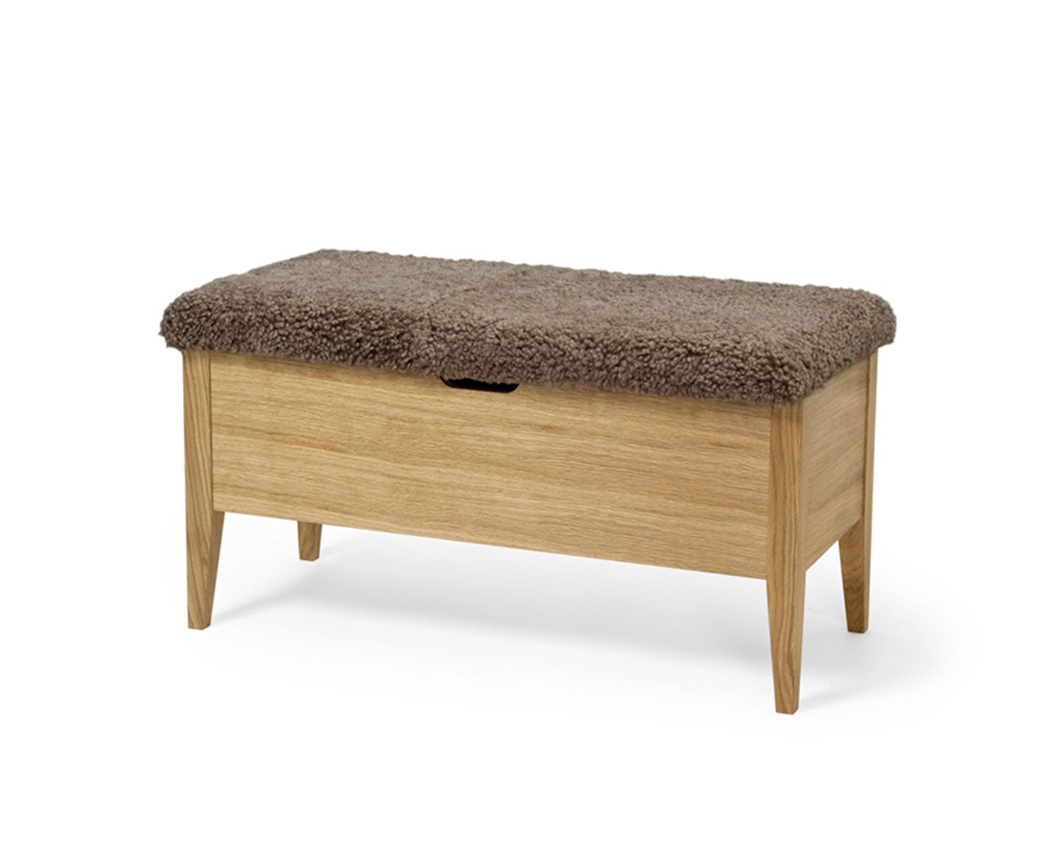 Klinte bänk 90 cm i oljad ek med beige fårskinn