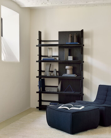 Abstract Hylla Svartlackad Teak