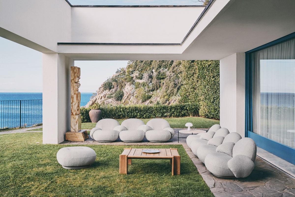 Atmosfera Soffbord i soffgrupp i utomhusmiljö