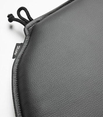 Stolab-Lilla-Aland-Cushion-Sorensen-Ultra-Black-Detail