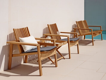 Amaze Loungefåtölj vid husvägg