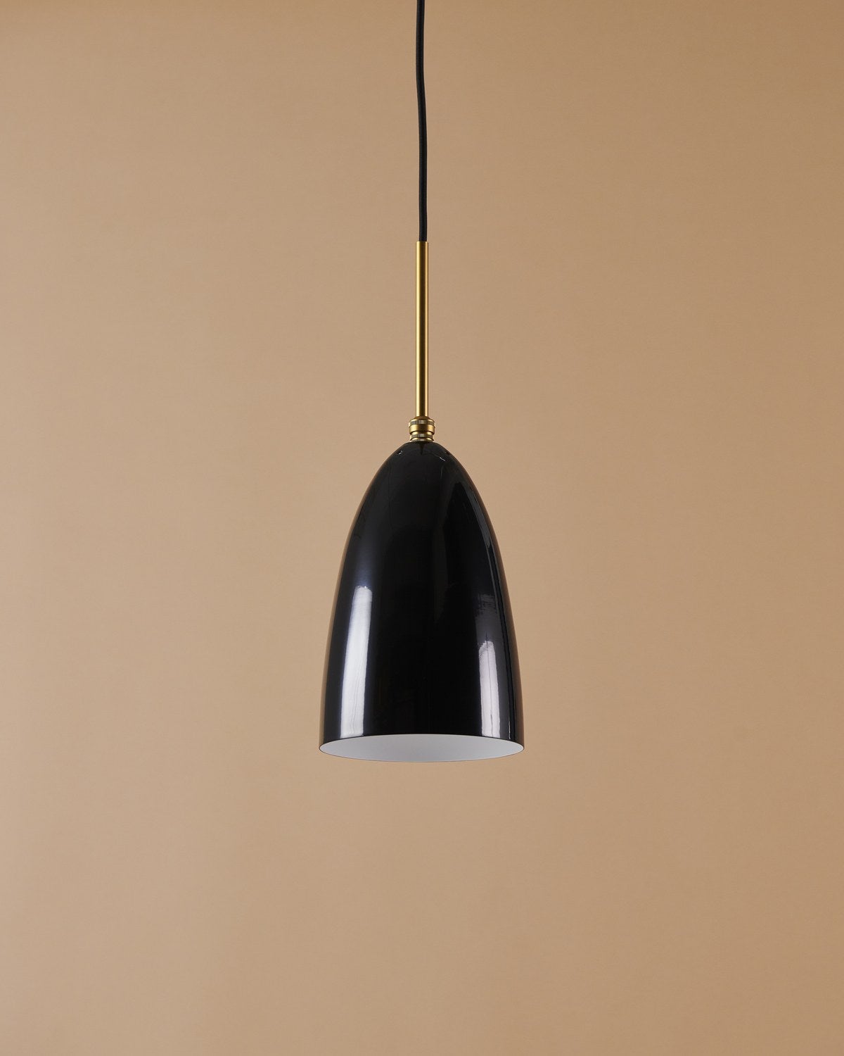 Gubi-Grashoppa-Pendel-Svart-miljo-511752483731324