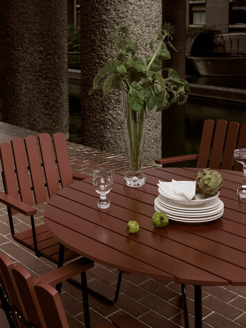 Grythyttan-A2-Chair-9A-Table-Dark-Red-Oak-Black-Detail