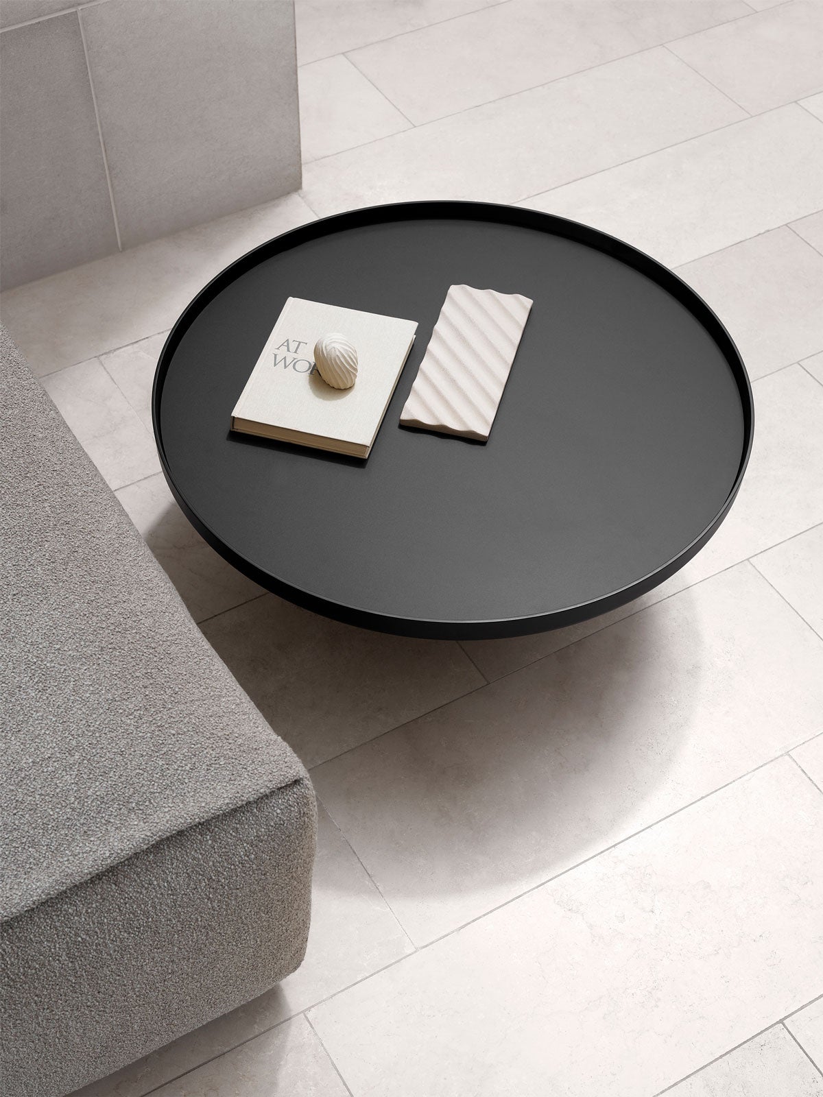 Poller Soffbord Stort med bricka, dekorativ bok och skulptur