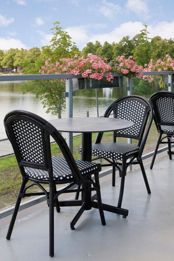 Handla StableTable hos Tibergs Möbler